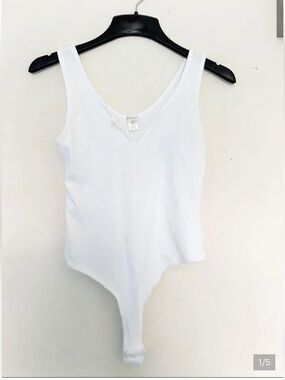 Bozzolo NWOT Women’s White V-Neck One-Piece Bodysuit - Large